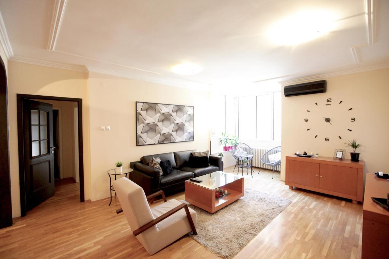 Apartment Yellow